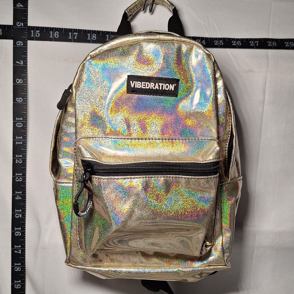 NWOT Vibedration Hydration Pack w/o bladder Small Gold/Silver